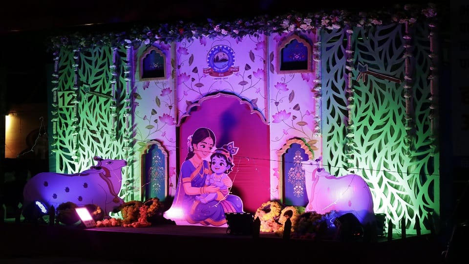 mathura Janmashtami 2026 huge crowd of devotees surges in Mathura on Shri Krishna Janmashtami
