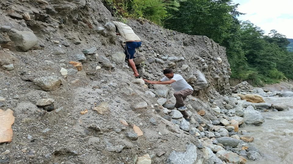 The trolley on the Mandakini river broke down