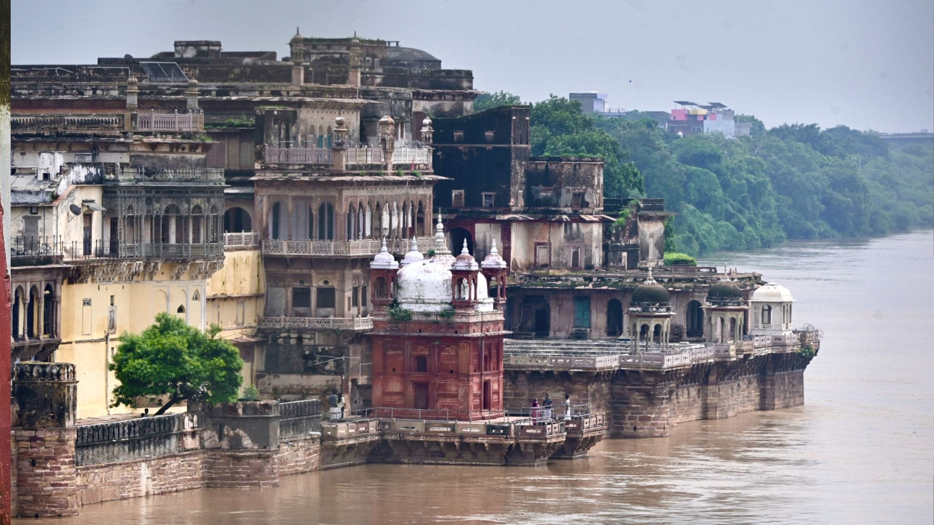 Ganga 16 cm above warning level Varuna river water level rising every hour in varanasi