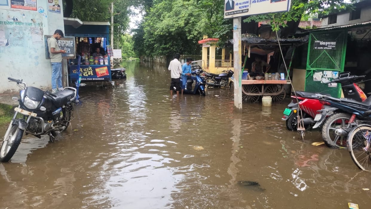 Water from the Khakhra River reached Vikas Bhawan after passing the district courts in Pilibhit