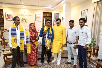 युवा गायक सुनील लोधी ने सीएम मोहन यादव से की मुलाकात