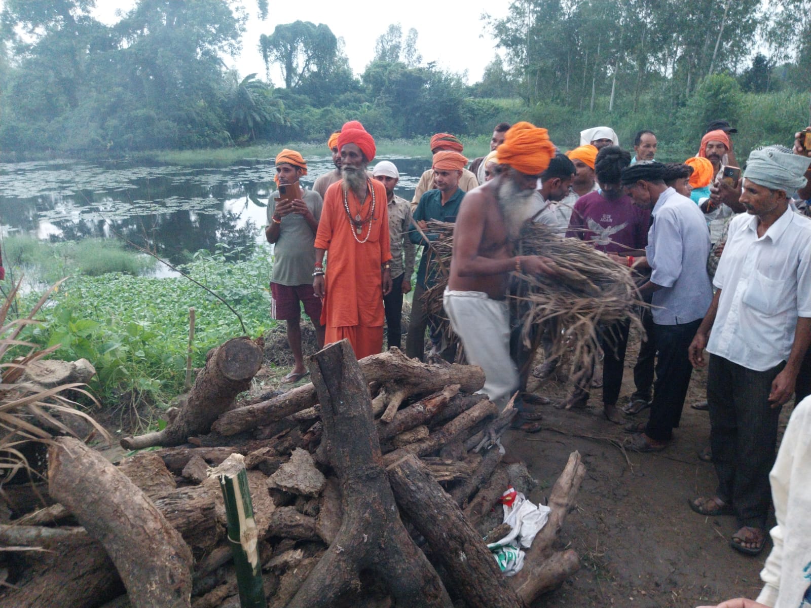 Four funeral pyres lit simultaneously 11 laborers from Pilibhit gone to Haryana for work
