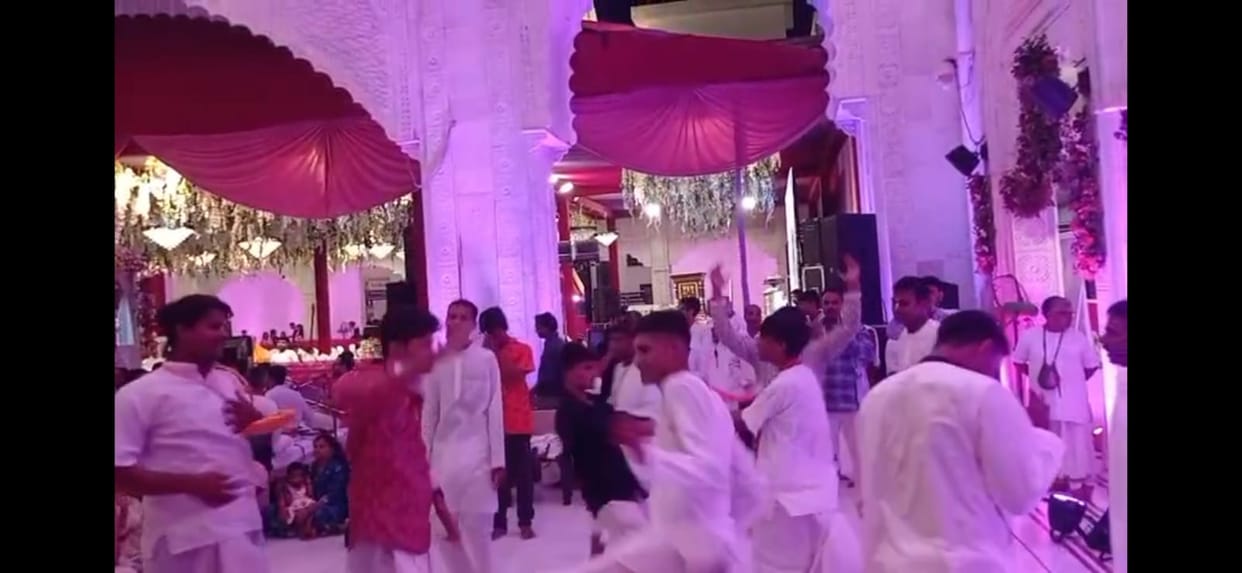 Janmashtami Celebrations at ISKCON Temple, Devotees Dance to Devotional Songs and Seek Radha-Krishna Darshan