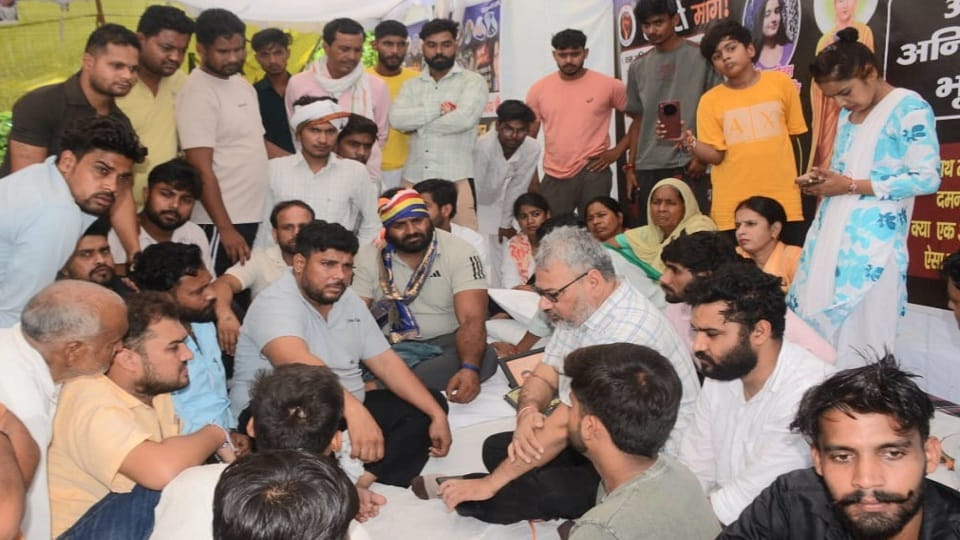 Meerut: Ravi Gautam sits on a hunger strike at Commissionerate Park