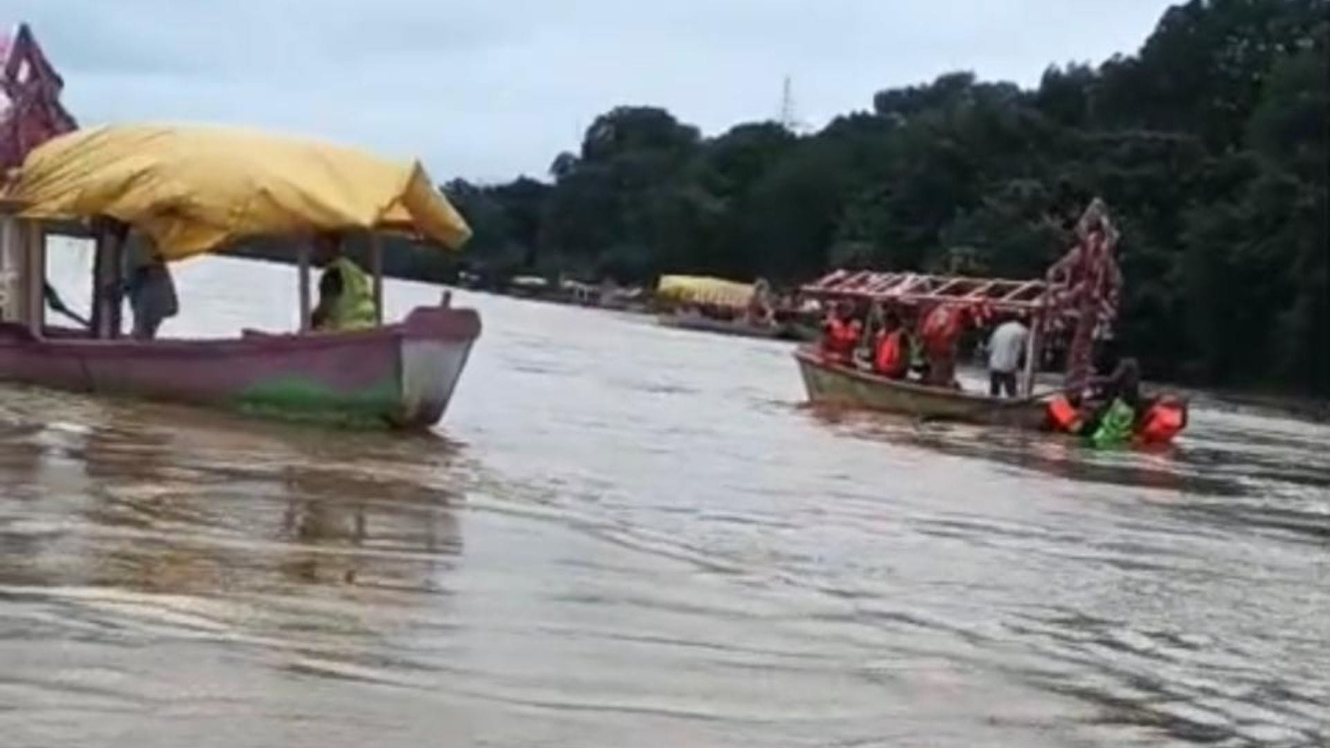 बरगी बांध के गेट खुलने के बाद उफनाई नर्मदा