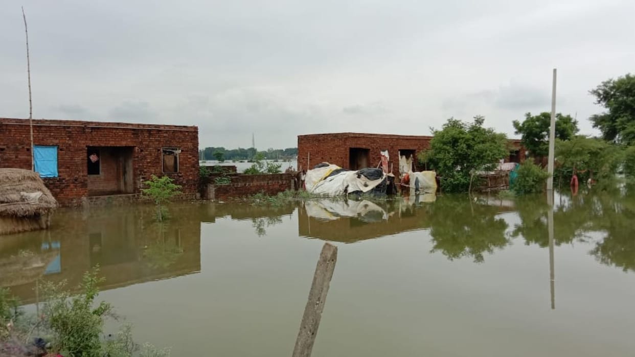 Ghazipur Ganga water level stabilizes before breaking 2024 record low-lying areas remain inundated