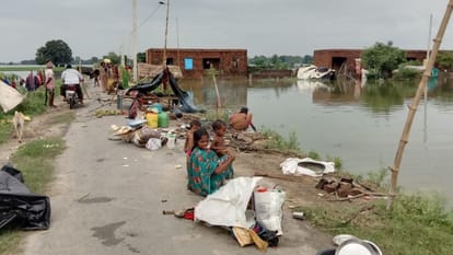 Ghazipur Ganga water level stabilizes before breaking 2024 record low-lying areas remain inundated