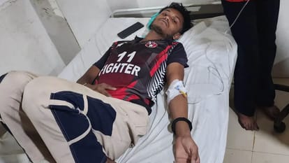 मटकी तोड़ते समय घायल युवक