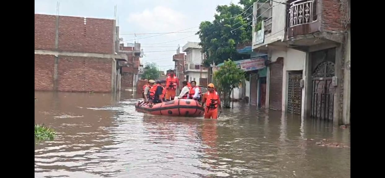Pandu River Water Level Rises in Pipori Bihari Purwa, NDRF and DM Inspect Rescue Operations