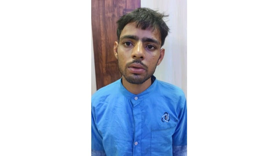 Sleeping girl molested in Kaifiyat Express