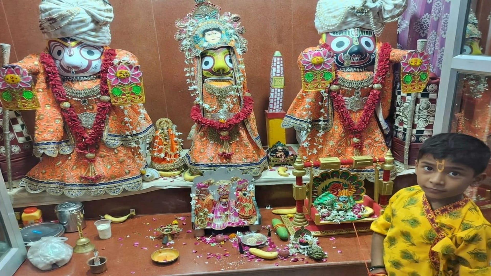 प्रयागेश्वर जगन्नाथ मंदिर में भगवान जगन्नाथजी का भव्य शृंगार।