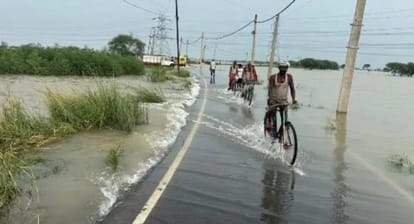 bihar flood ganga begusarai matihani 17 schools gaya pemar river saran relief preparation