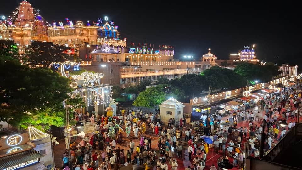 mathura Janmashtami 2026 huge crowd of devotees surges in Mathura on Shri Krishna Janmashtami