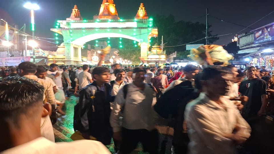 mathura Janmashtami 2026 huge crowd of devotees surges in Mathura on Shri Krishna Janmashtami