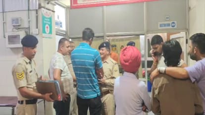 क्षेत्रीय अस्पताल में चल रहा घायलों का उपचार, एसपी भी पहुंचे।