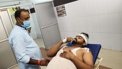 ट्रैक्टर सवार तीनों युवक गंभीर रूप से घायल