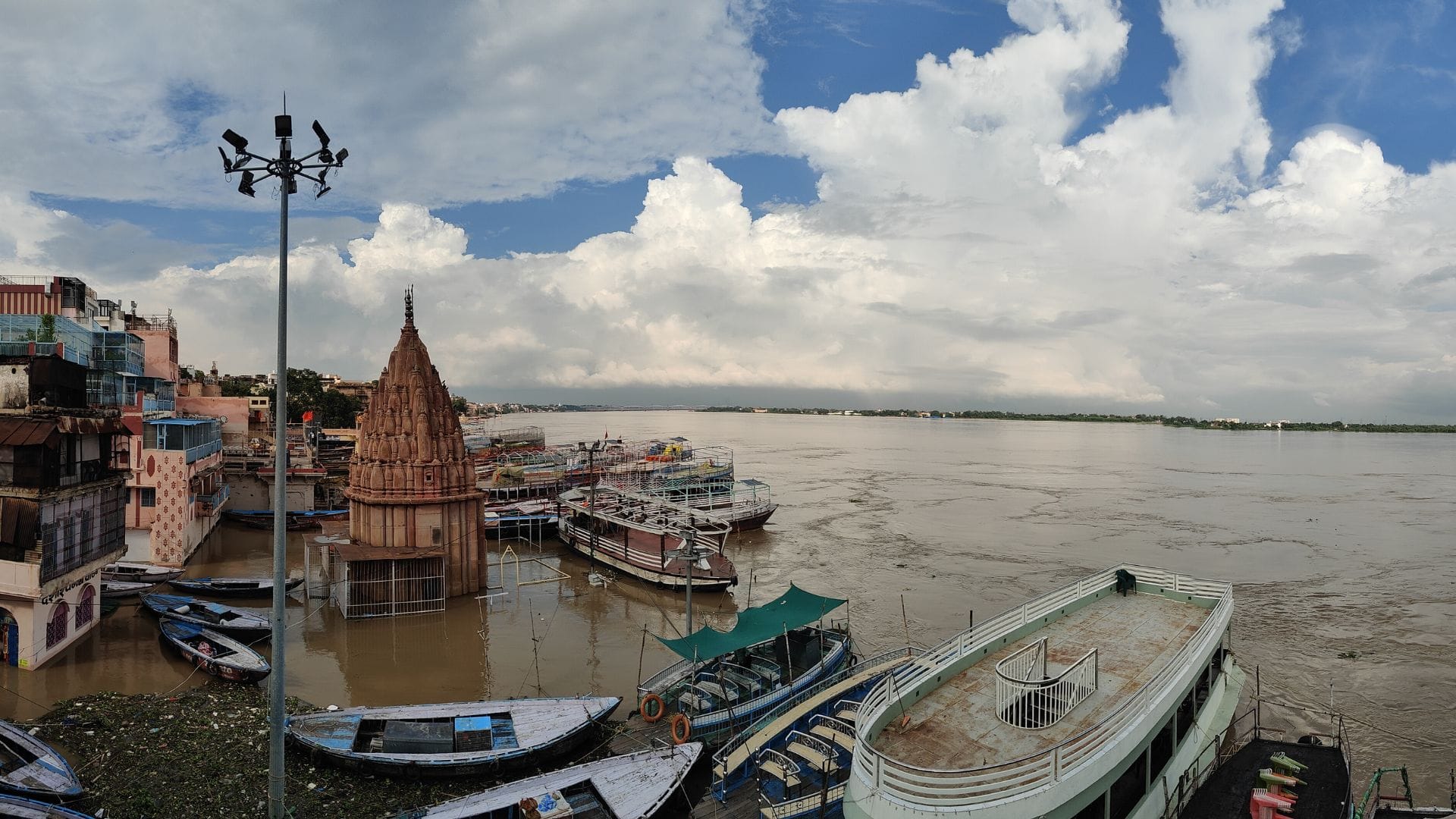 Impact of floods in Varanasi bodies transported by boat at Manikarnika Ghat 566 families have left their homes