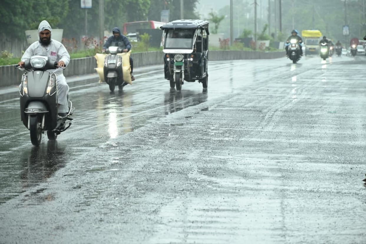 Alert for heavy rainfall in Madhya Pradesh again: Heavy rain expected in 19 districts today; schools closed in