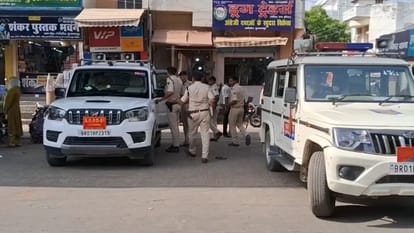 ब्लैकमेलिंग का आरोप