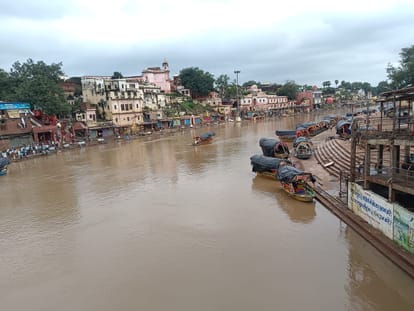 Floodwater Recedes in Chitrakoot, But Ramghat Faces Severe Destruction; Roads Washed Away, Shops Buried in Deb