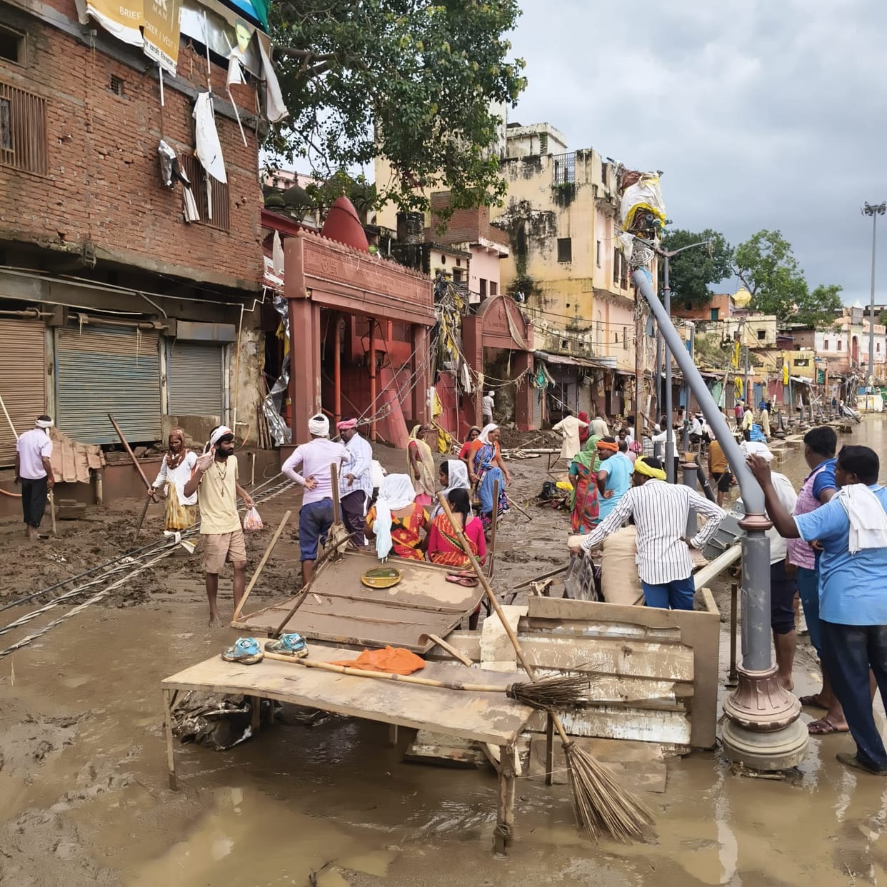 Floodwater Recedes in Chitrakoot, But Ramghat Faces Severe Destruction; Roads Washed Away, Shops Buried in Deb
