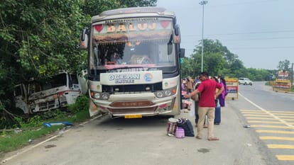 इसी बस से बाइक को लगी टक्कर