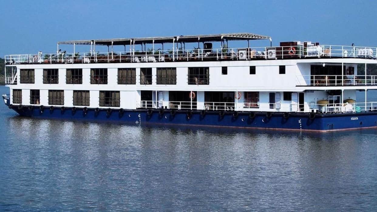 bridges built between Patna and Varanasi block cruise path