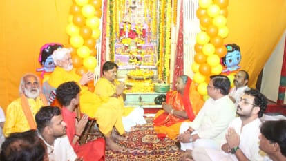 Jhansi: Bells and conch shells resounded in temples the moment Kanha was born