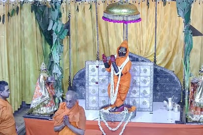 गोविंद देव जी में अभिषेक के बाद की झांकी