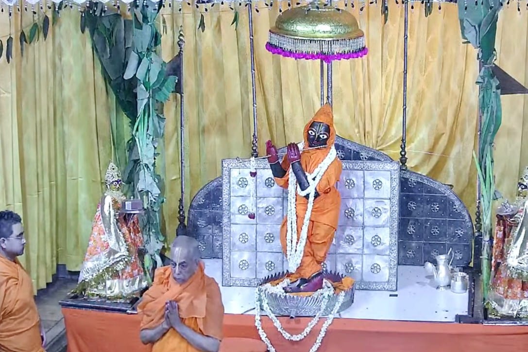 Janmashtami in Jaipur: Devotees Throng Govind Dev Ji Temple, 1.5-Km Queue Forms for Darshan