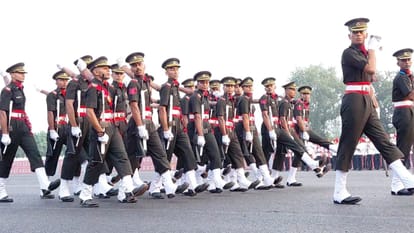 गयाजी स्थित ओटीए की पासिंग आउट परेड में शानदार मार्च करते अधिकारी कैडेट