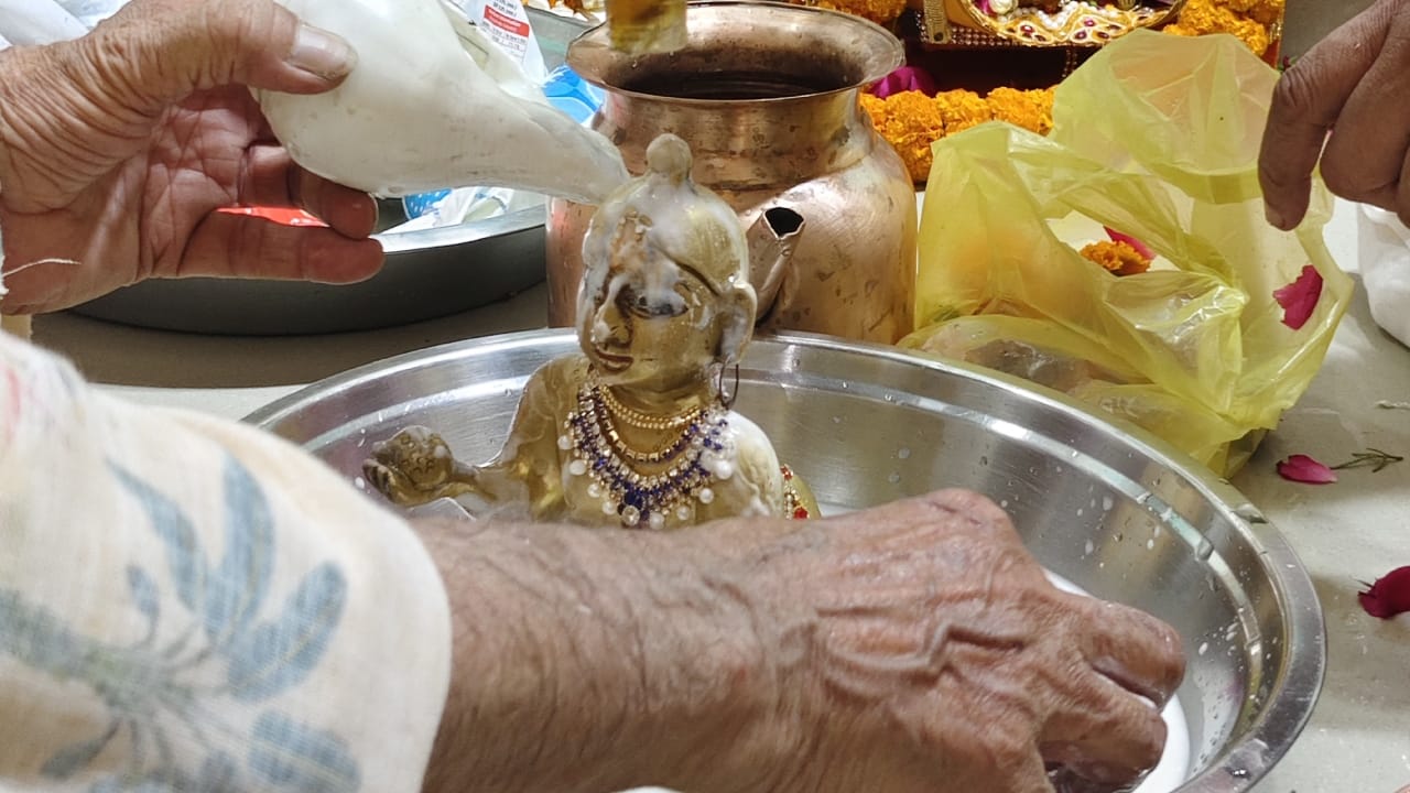 Krishna born under the Rohini Nakshatra cheers and Janmashtami celebration see photos in Bareilly