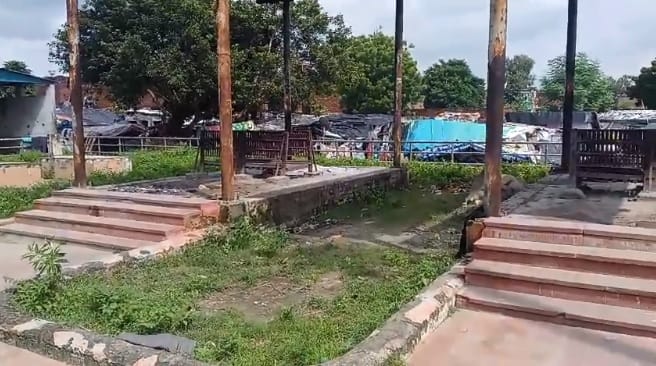 Kanpur Cremation ground in Shuklaganj in dilapidated state overrun by filth taken over by stray animals