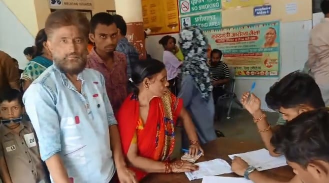 Kanpur Crowds of patients throng the PHC  surge in cases of fever and skin ailments doctors advise caution
