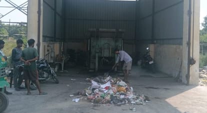 आवास विकास में बंद पड़ा सॉलिड वेस्ट ट्रांसफर स्टेशन