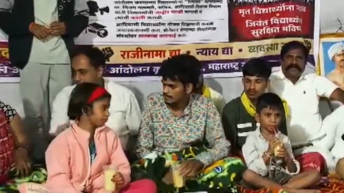 नासिक में आदिवासी छात्रों ने खत्म की भूख हड़ताल, धरना अब भी जारी