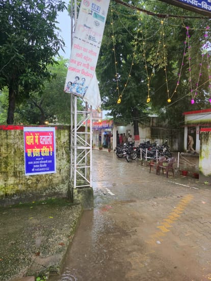 "Entry of brokers is prohibited", posters pasted in police stations, this is the whole reason...