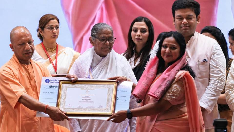 teacher Vinita receives State Teacher Award says  she will spend prize money on them