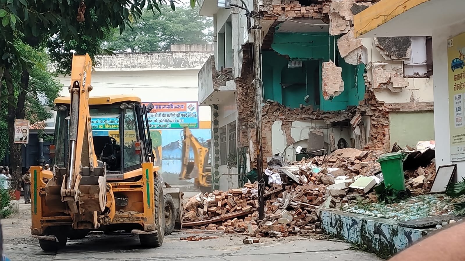 Demolition of Mosque at Saharanpur Collectorate Begins, Five Gates Sealed; Heavy Police Deployment