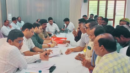 शाहगंज तहसील सभागार में समाधान दिवस।