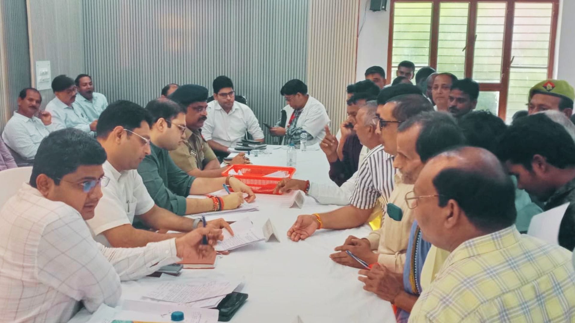 शाहगंज तहसील सभागार में समाधान दिवस।