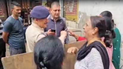 सबूत जुटाने पहुंची टीम को करना पड़ा महिलाओं के गुस्से का सामना।