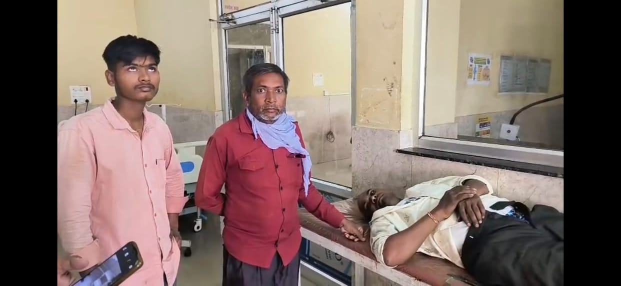 Kanpur: DCM truck hits bike carrying father and son on their way to attend a post-funeral ritual