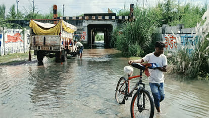 300 homes abandoned due to floods, hopes dashed; NDRF rescue operations underway in Pipauri village