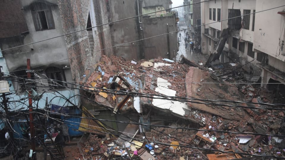 Dilapidated three storey building collapses in Moradabad The building collapsed in four seconds