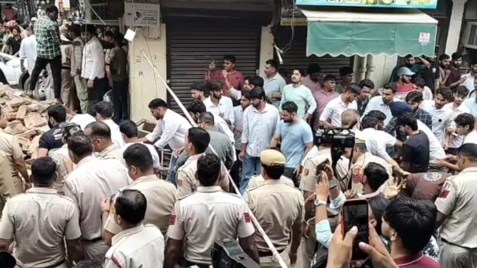 Delhi building collapse eyewitness says They constructing basement reinforced upper structure pillars weak