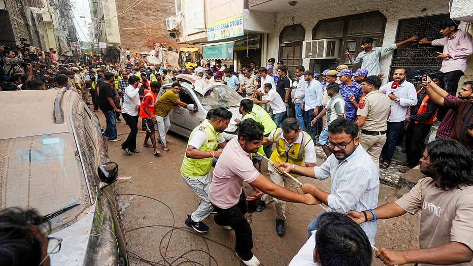 Moti Bagh buildings collapes Satya Niketan incident exposed official negligence