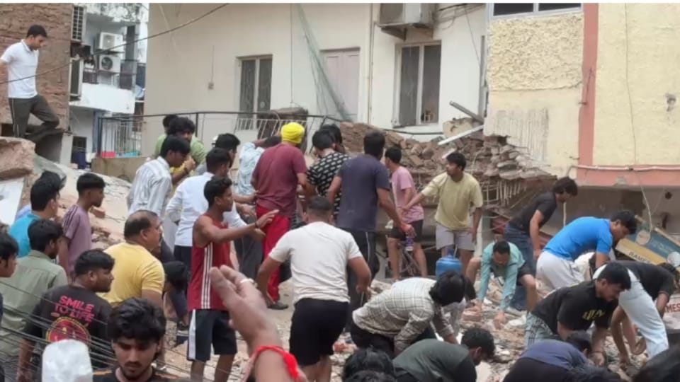 Delhi building collapse eyewitness says They constructing basement reinforced upper structure pillars weak