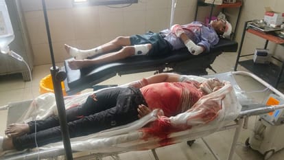 दोनों घायलों को जिला अस्पताल में भर्ती कराया गया
