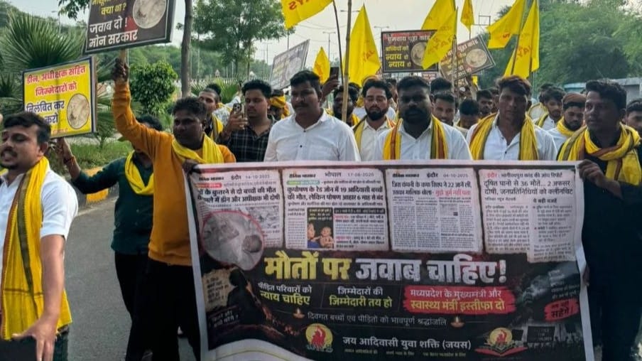 पैदल मार्च
